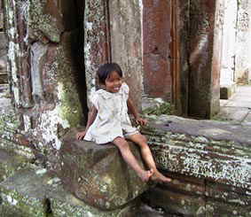 Cambodian little girl in Bayon