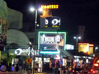 Hooters Cancun